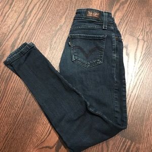 Levi’s dark denim skinny pants